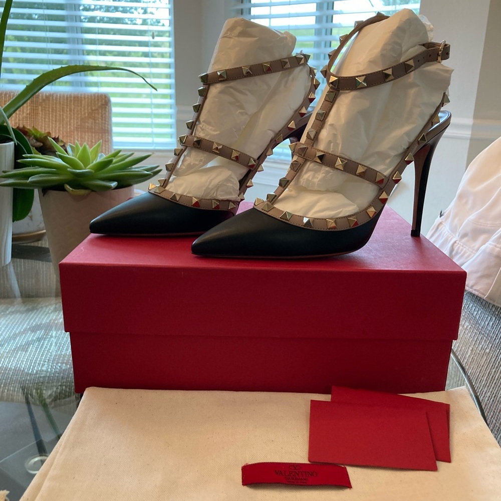 NWT Valentino Rockstud Pump